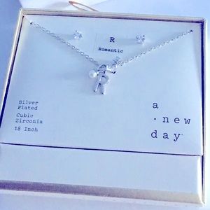 🌸 Romantic necklace + earrings zirconia letter R new in box